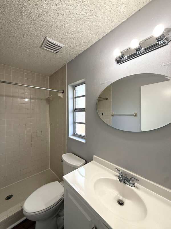 Brandon Condo: 3202 Bloomingdale Villas Court -3202