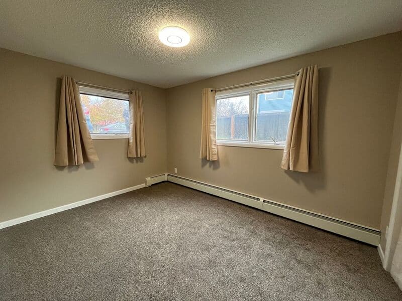 Anchorage House: 516 E 10th Ave