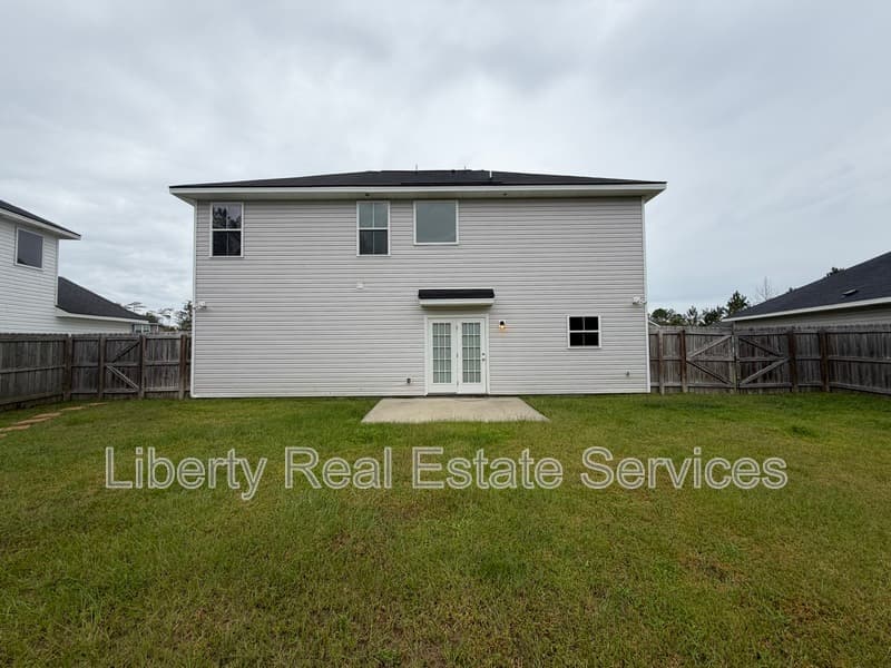 Hinesville House: 224 Whipple Ave