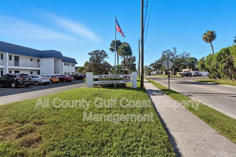 Bradenton House: 4511 3rd Street Cir W