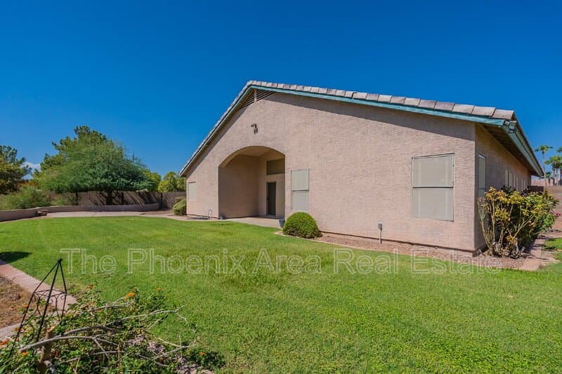 Mesa House: 4133 E Elmwood St