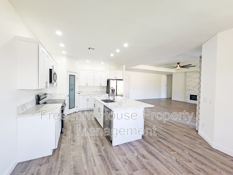 Pahrump House: 6660 Stubblefield Drive