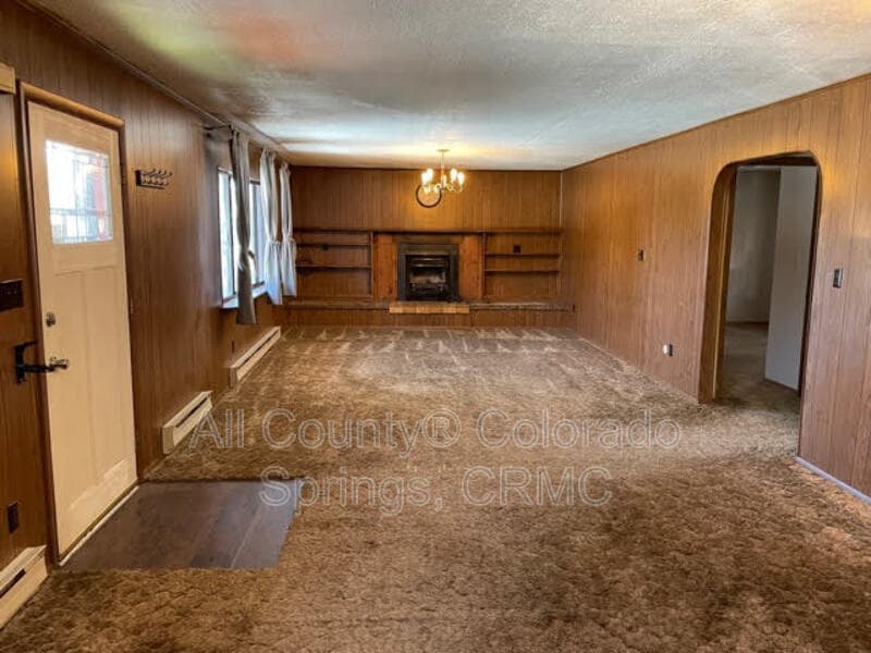 Florissant House: 11 Nevada Lane