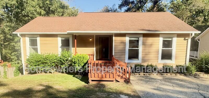 Fayetteville House: 4436 Briton Circle