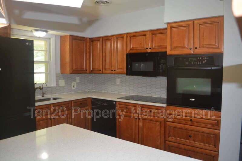 Columbus House: 1815 Marilon Dr