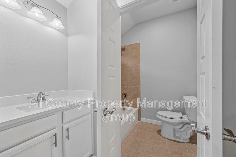 Dallas House: 1810 Life Avenue