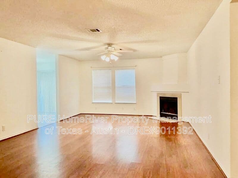 Cedar Park House: 1614 Paper Moon Dr