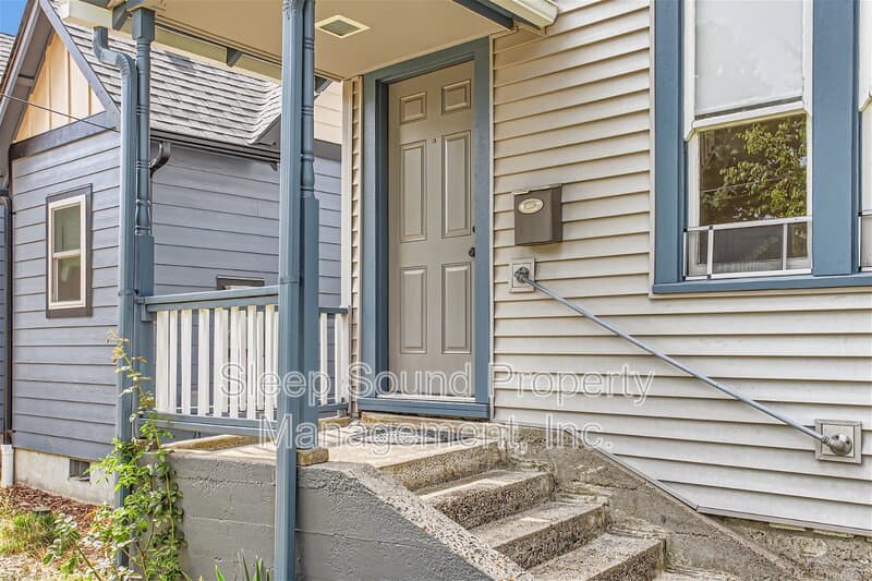 Portland House: 4861 SE 64th Avenue