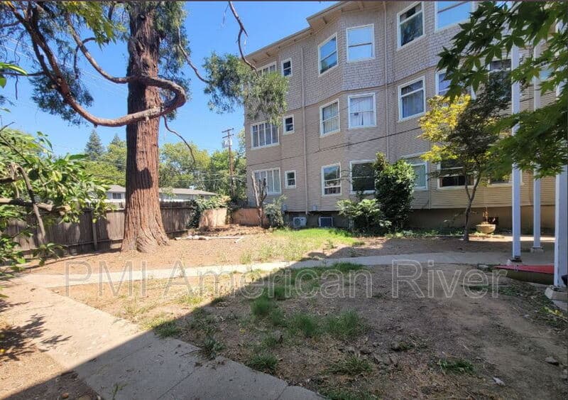 Sacramento House: 1319 H Street