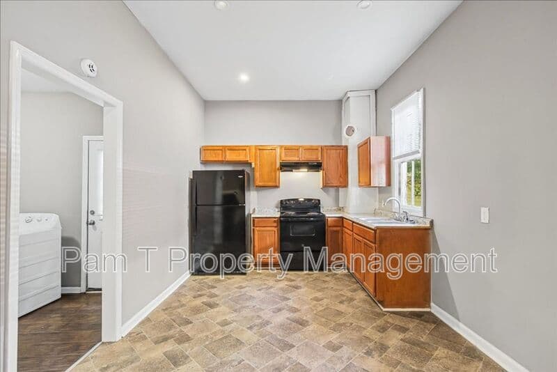 Savannah Condo: 619 Kline St
