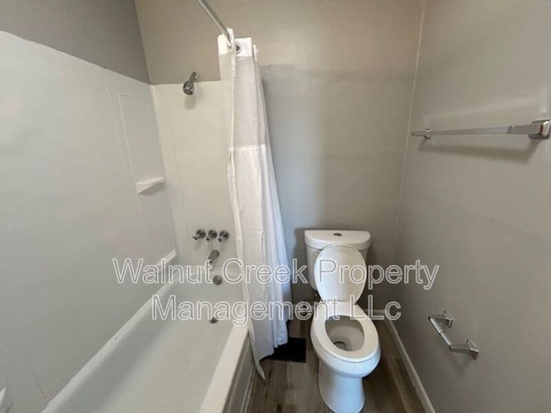 Lorain House: 939 W 22nd Street