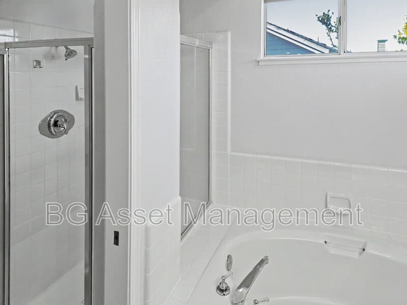 Richmond House: 3351 Parkgate Court