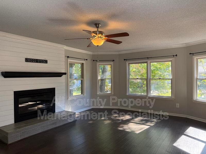 Lexington House: 145 Saddlebrooke Rd