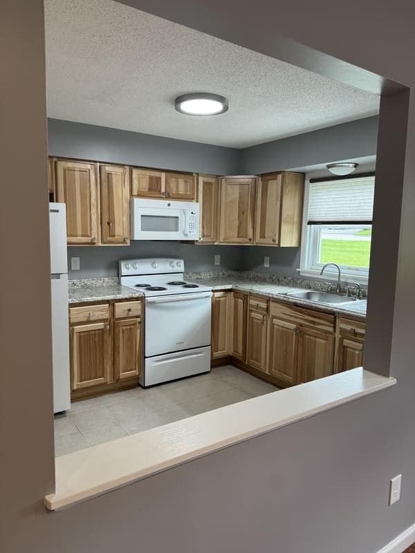 Monticello Condo: 705 E 3rd St #4