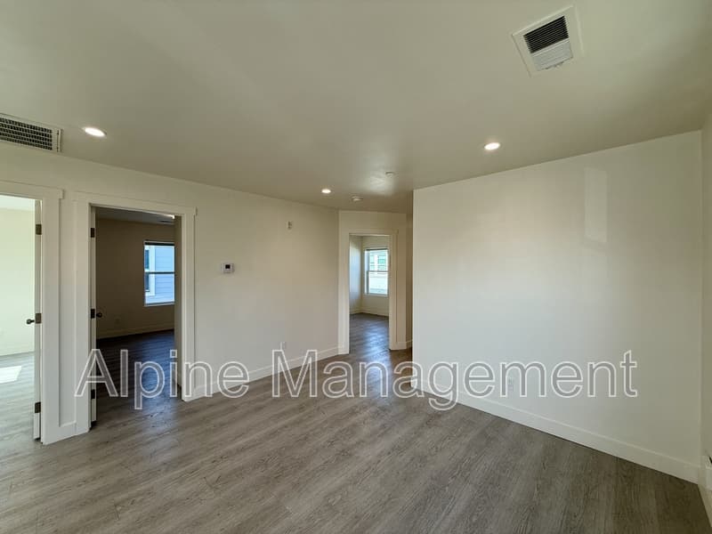 Oakland House: 1437B 48th Avenue