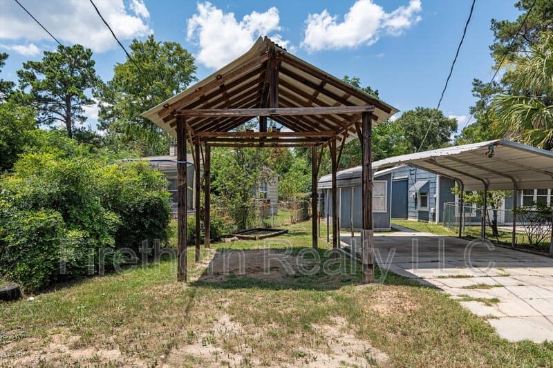 Augusta House: 2528 Luz Drive