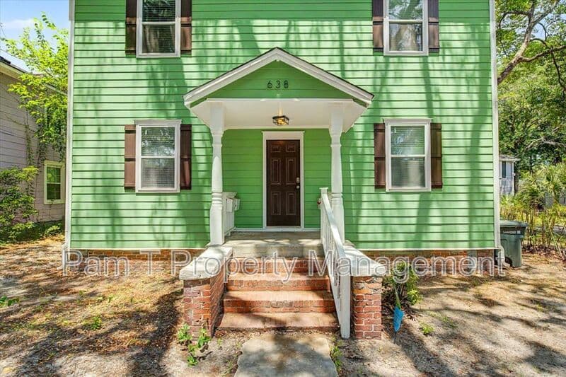 Savannah Condo: 638 E 37th St