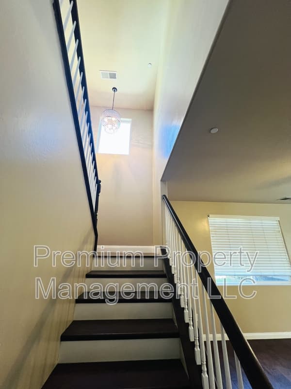Bakersfield House: 8316 Prentice Hall Drive