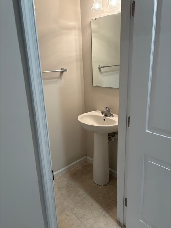Greenville House: 102 Castlebrook Dr