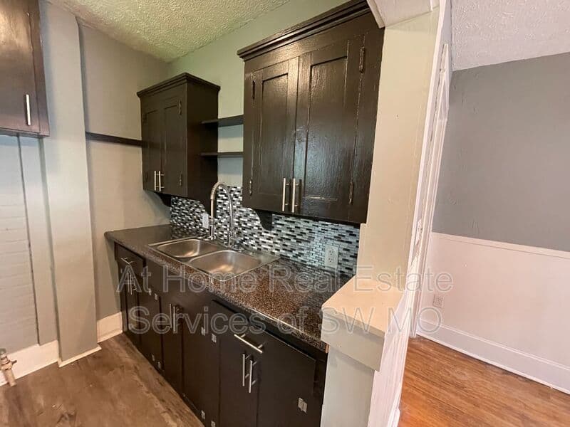 Springfield Townhome: 746 S Fremont Ave
