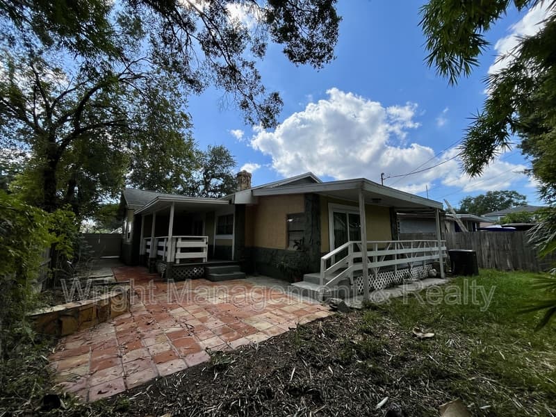 Tampa House: 2913 West Tampa Bay Boulevard