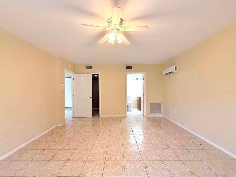 Fort Myers House: 2985 Saint Charles Street