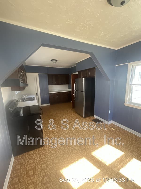 Lansing House: 1415 South Genesee Drive