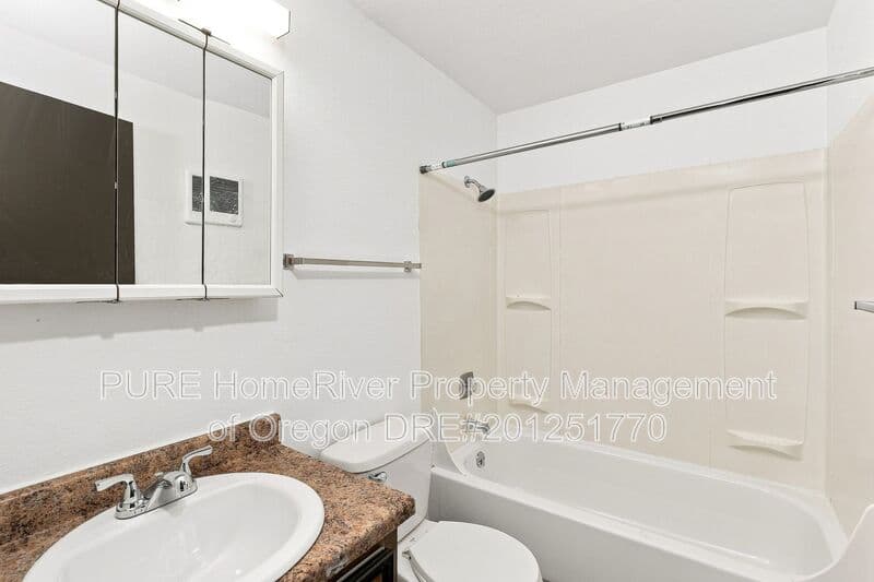 Portland Condo: 14142 NE Sandy Blvd