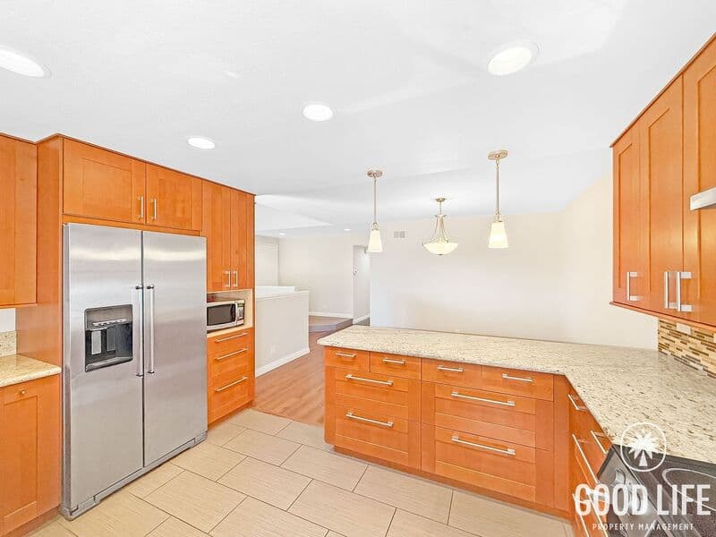 La Mesa House: 6050 Henderson Dr