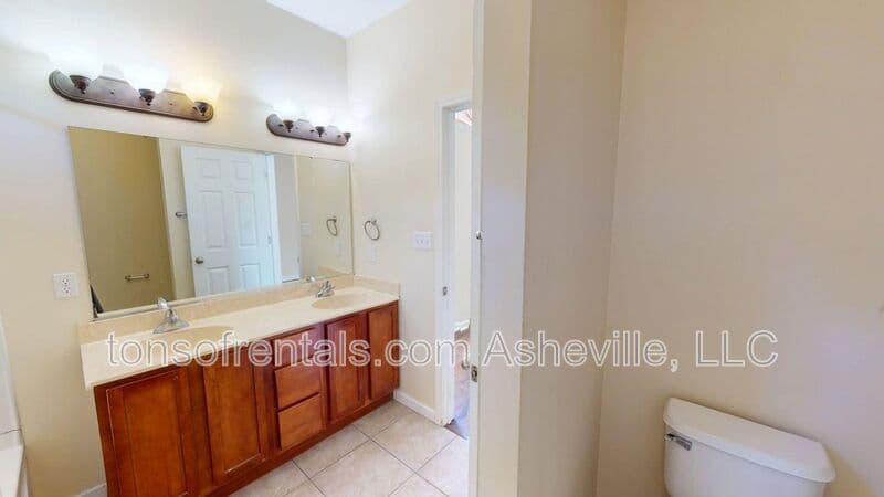 Swannanoa House: 111 Woodcreek Circle
