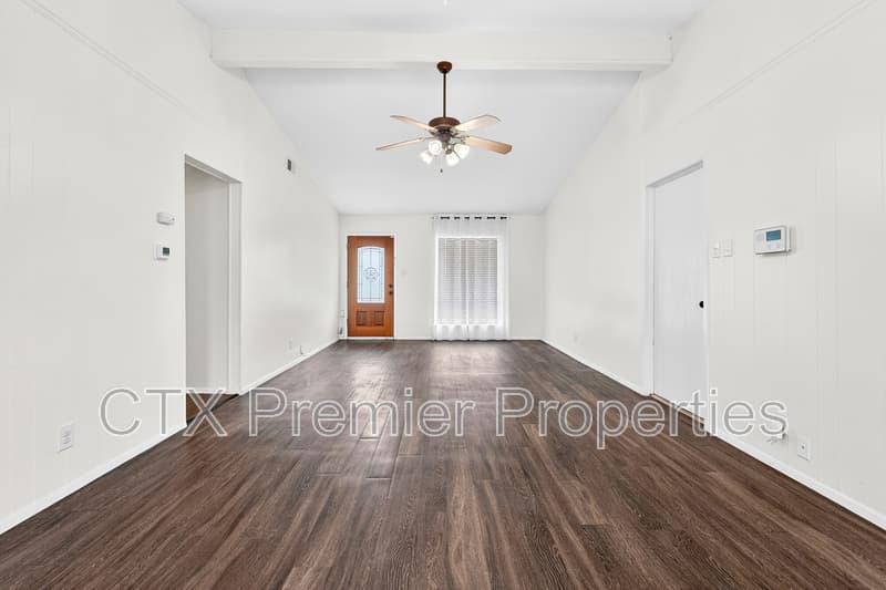 Austin House: 8408 Maine Drive