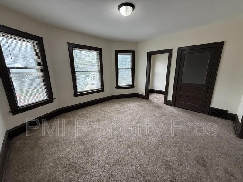 Milwaukee Condo: 2532 N 37th St