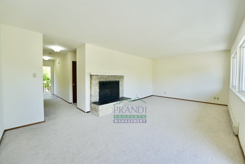 San Anselmo Condo: 1562 Sir Francis Drake Blvd