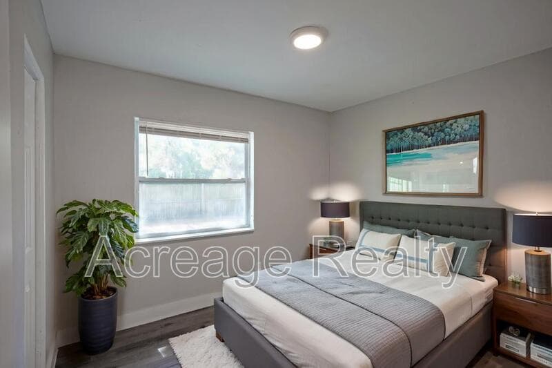 Jacksonville House: 1652 Myrtle Ave N