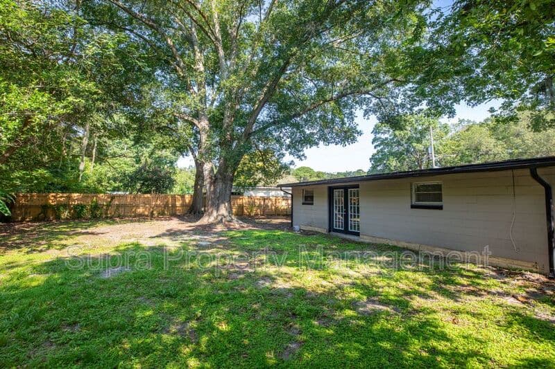 Jacksonville House: 6722 Frye Ave