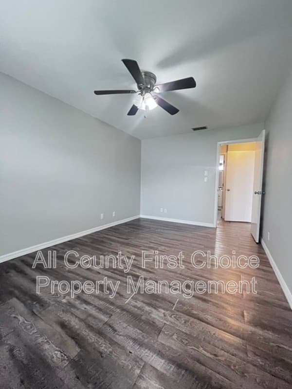 Tarpon Springs House: 39650 US 19 N