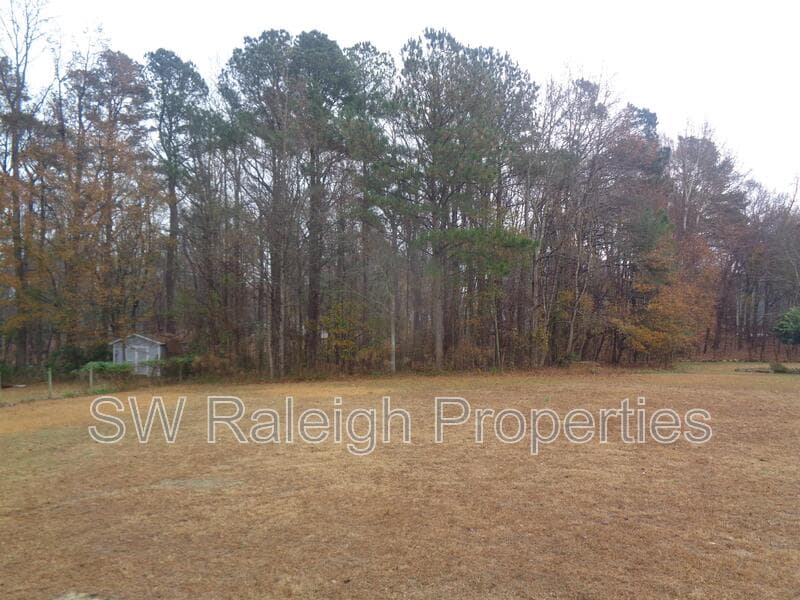 Fuquay-Varina House: 1400 Squire Ridge Drive