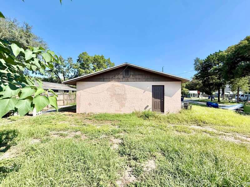 Tampa Condo: 1413 East 99th Avenue
