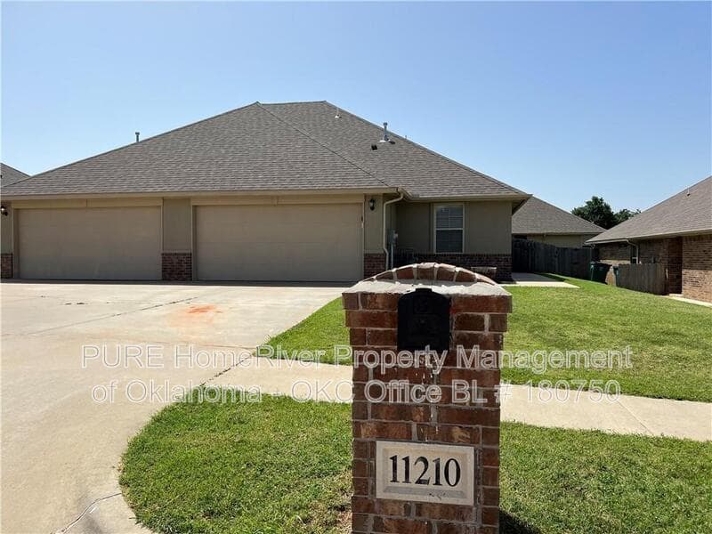 Yukon Condo: 11210 Coachmans Rd