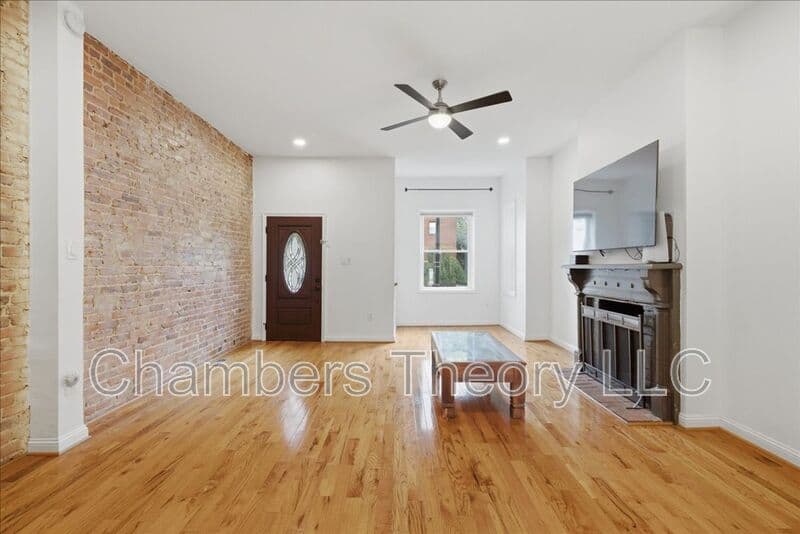 Washington House: 1630 6Th St NW