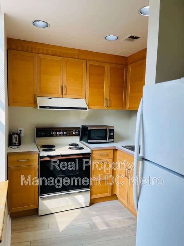 Washington Condo: 3 Washington Circle NW