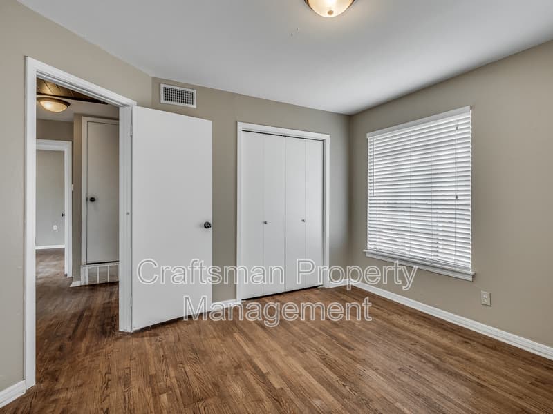 The Village House: 1724 Churchill Way