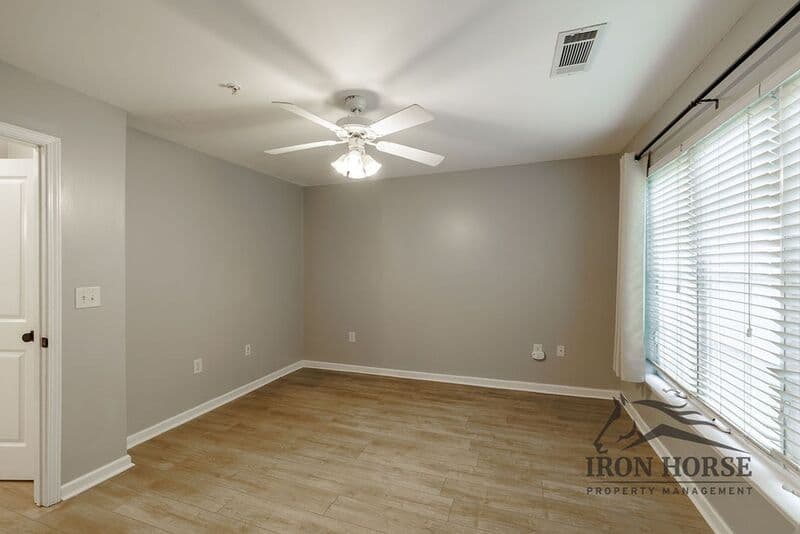 Athens House: 1035 BARNETT SHOALS RD