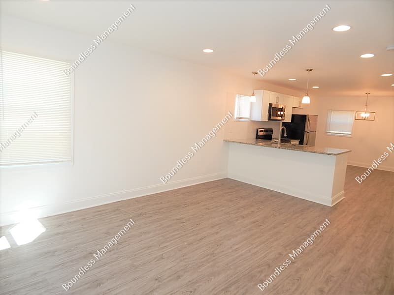 Atlanta House: 395 Westchester Blvd NW