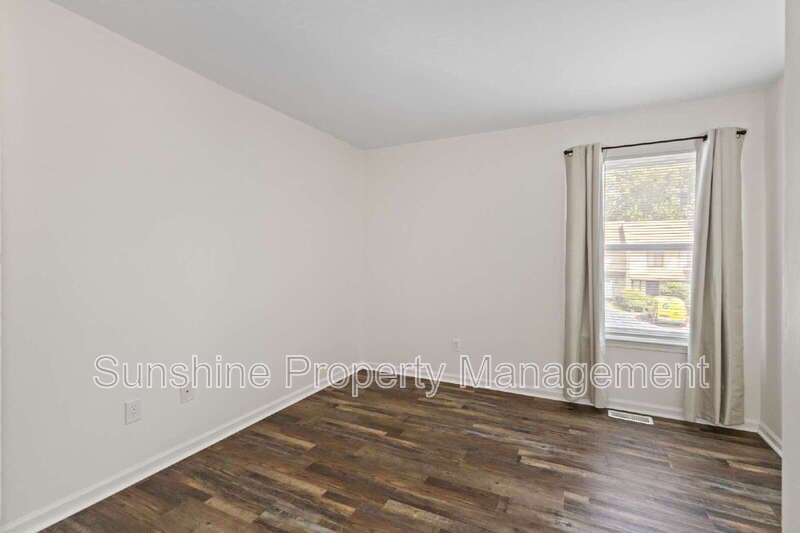 Virginia Beach House: 2305 Merl Circle
