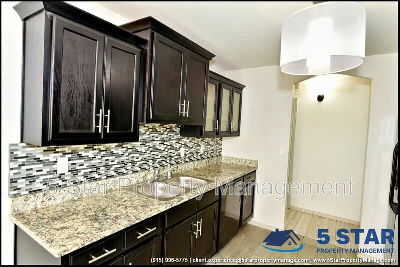 El Paso House: 872 Colbert Shapleigh Place !!