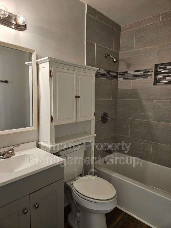 Columbia House: 2728 Kingswood Dr