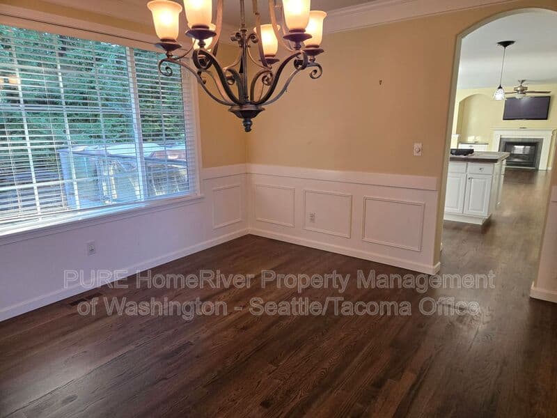 Auburn House: 5316 S 282nd Way