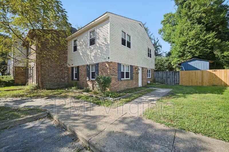 Virginia Beach Townhome: 835 N Buckingham Ct