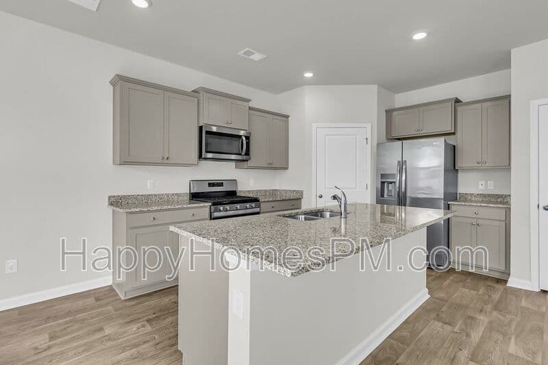 Summerville House: 509 Red Twig Rd